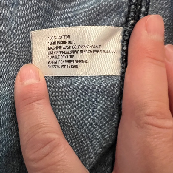 Merona - Lighter dark-wash long-sleeve button down denim shirt - size Large - Picture 11 of 12